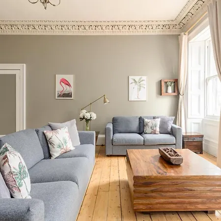 2 Bed Old Town Apartment - Next To Castle Edimburgo Esterno foto