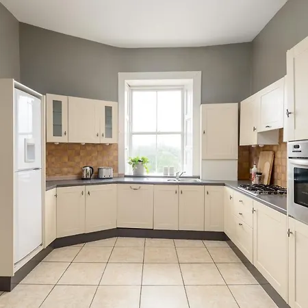2 Bed Old Town Apartment - Next To Castle Edimburgo Esterno foto