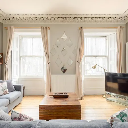 2 Bed Old Town Apartment - Next To Castle Edimburgo Esterno foto