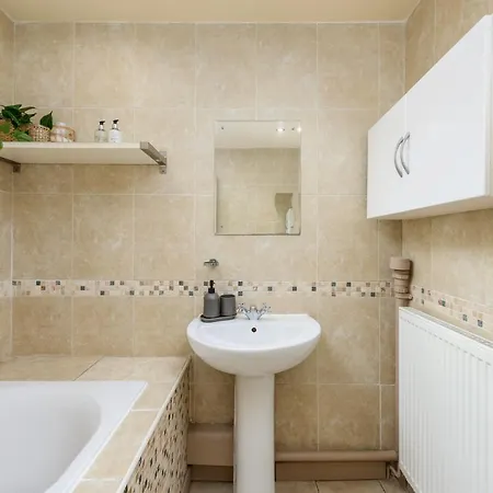 2 Bed Old Town Apartment - Next To Castle Edimburgo Esterno foto
