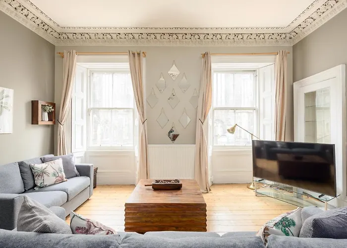 2 Bed Old Town Apartment - Next To Castle